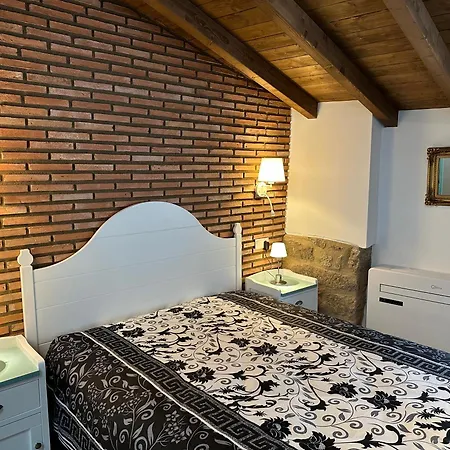 Estudios Con Banera Hidromasaje Y Chimenea Y A Fala Con Jacuzzi, Chimenea Y Terraza * San Martin De Trevejo